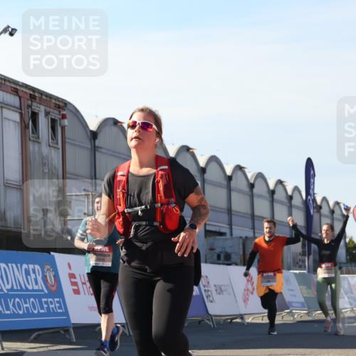 03.10.2025 - Köhlbrandbrückenlauf Luisa Fischer http://msf.ph/oto/9044734 03.10.2025 13:42:41 Ziel 4944, 5086, 5254, 5418, 6160, 6161, 6260 meine-sportfotos.de
