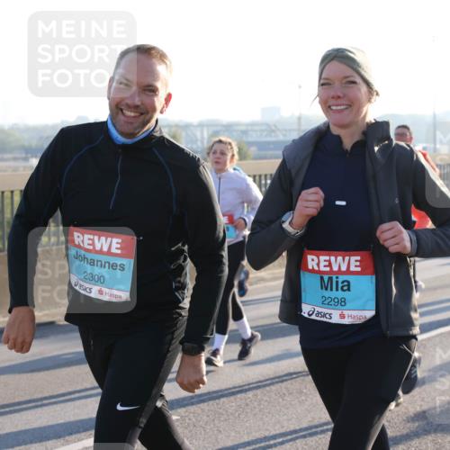 03.10.2025 - Köhlbrandbrückenlauf Lena Gebhardt http://msf.ph/oto/9044742 03.10.2025 09:27:21 Position 1 2300, 2298 meine-sportfotos.de