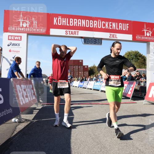 03.10.2025 - Köhlbrandbrückenlauf Lena Gebhardt http://msf.ph/oto/9044743 03.10.2025 13:00:38 Ziel 4016, 4018, 4172, 4228, 4299, 4622, 4763, 4850, 5011, 5664, 6373, 6490 meine-sportfotos.de