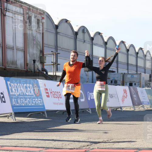 03.10.2025 - Köhlbrandbrückenlauf Luisa Fischer http://msf.ph/oto/9044765 03.10.2025 13:42:43 Ziel 4944, 5086, 5254, 5418, 6160, 6161, 6260 meine-sportfotos.de