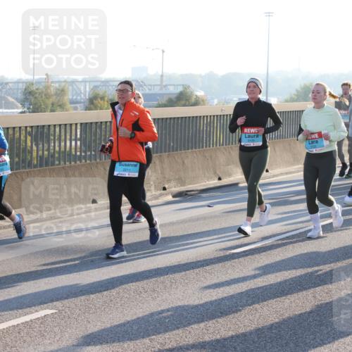 03.10.2025 - Köhlbrandbrückenlauf Lena Gebhardt http://msf.ph/oto/9044766 03.10.2025 09:27:22 Position 1 3195, 2211, 2, 3105, 3102, 2557 meine-sportfotos.de