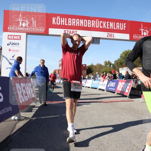 03.10.2025 - Köhlbrandbrückenlauf Lena Gebhardt http://msf.ph/oto/9044769 03.10.2025 13:00:39 Ziel 4016, 4018, 4172, 4228, 4299, 4622, 4763, 4850, 5011, 5664, 6373 meine-sportfotos.de