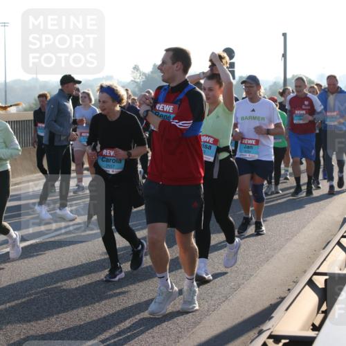 03.10.2025 - Köhlbrandbrückenlauf Lena Gebhardt http://msf.ph/oto/9044773 03.10.2025 09:27:23 Position 1 3102, 2557, 3, 3234 meine-sportfotos.de