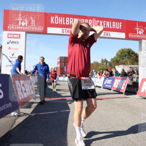 03.10.2025 - Köhlbrandbrückenlauf Lena Gebhardt http://msf.ph/oto/9044775 03.10.2025 13:00:39 Ziel 4016, 4018, 4172, 4228, 4299, 4622, 4763, 4850, 5011, 5664, 6373 meine-sportfotos.de