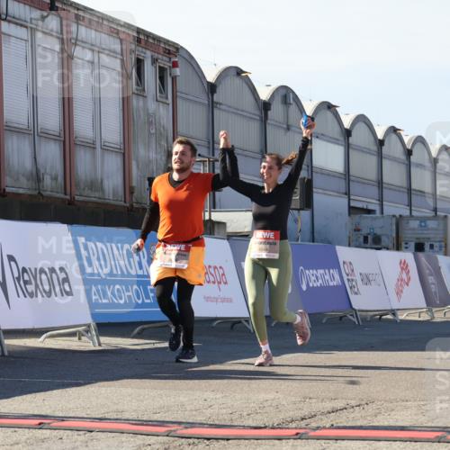 03.10.2025 - Köhlbrandbrückenlauf Luisa Fischer http://msf.ph/oto/9044776 03.10.2025 13:42:44 Ziel 4944, 5086, 5254, 5418, 6160, 6161, 6260 meine-sportfotos.de
