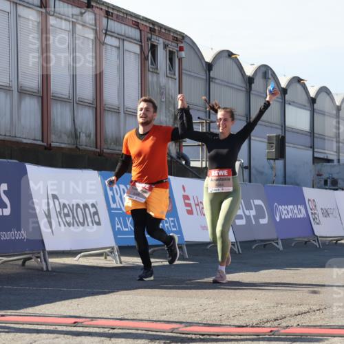 03.10.2025 - Köhlbrandbrückenlauf Luisa Fischer http://msf.ph/oto/9044781 03.10.2025 13:42:44 Ziel 4944, 5086, 5254, 5418, 6160, 6161, 6260 meine-sportfotos.de