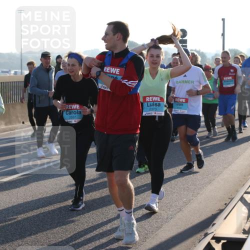 03.10.2025 - Köhlbrandbrückenlauf Lena Gebhardt http://msf.ph/oto/9044782 03.10.2025 09:27:23 Position 1 3102, 2557, 3234, 2373 meine-sportfotos.de