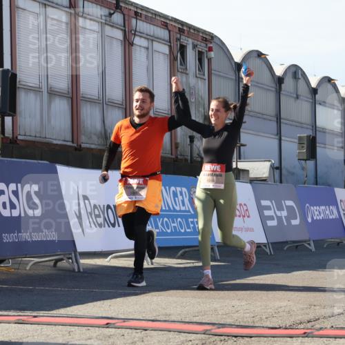 03.10.2025 - Köhlbrandbrückenlauf Luisa Fischer http://msf.ph/oto/9044788 03.10.2025 13:42:45 Ziel 4944, 5086, 5254, 5418, 6160, 6161, 6260 meine-sportfotos.de