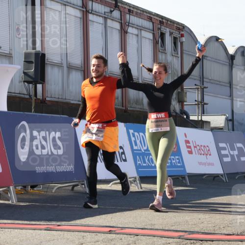 03.10.2025 - Köhlbrandbrückenlauf Luisa Fischer http://msf.ph/oto/9044792 03.10.2025 13:42:45 Ziel 4944, 5086, 5254, 5418, 6160, 6161, 6260 meine-sportfotos.de