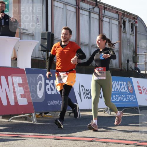 03.10.2025 - Köhlbrandbrückenlauf Luisa Fischer http://msf.ph/oto/9044796 03.10.2025 13:42:45 Ziel 4944, 5086, 5254, 5418, 6160, 6161, 6260 meine-sportfotos.de