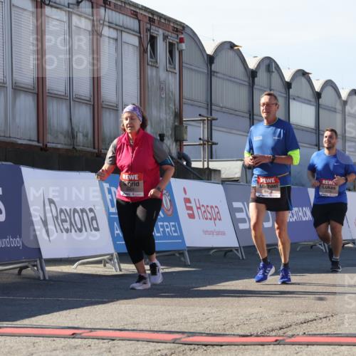 03.10.2025 - Köhlbrandbrückenlauf Luisa Fischer http://msf.ph/oto/9044799 03.10.2025 13:42:50 Ziel 4778, 4944, 5086, 5254, 5418, 6260, 6468, 6469 meine-sportfotos.de