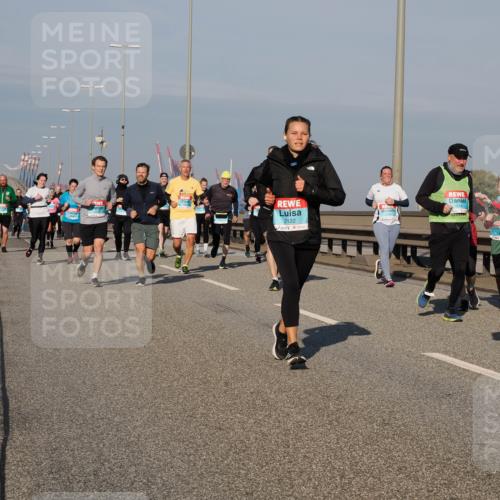 03.10.2025 - Köhlbrandbrückenlauf Fabian Wolf http://msf.ph/oto/9044803 03.10.2025 09:57:23 Position 3 2122, 1674, 3409, 3798 meine-sportfotos.de