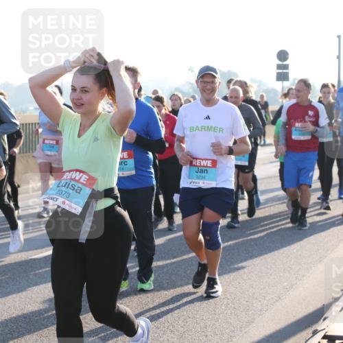 03.10.2025 - Köhlbrandbrückenlauf Lena Gebhardt http://msf.ph/oto/9044807 03.10.2025 09:27:25 Position 1 2373, 14, 3234 meine-sportfotos.de