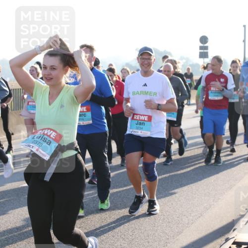 03.10.2025 - Köhlbrandbrückenlauf Lena Gebhardt http://msf.ph/oto/9044812 03.10.2025 09:27:25 Position 1 2373, 814, 3234 meine-sportfotos.de