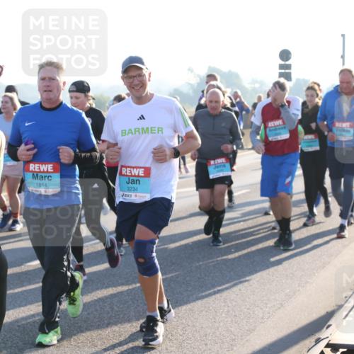 03.10.2025 - Köhlbrandbrückenlauf Lena Gebhardt http://msf.ph/oto/9044826 03.10.2025 09:27:25 Position 1 2373, 1814, 3234 meine-sportfotos.de