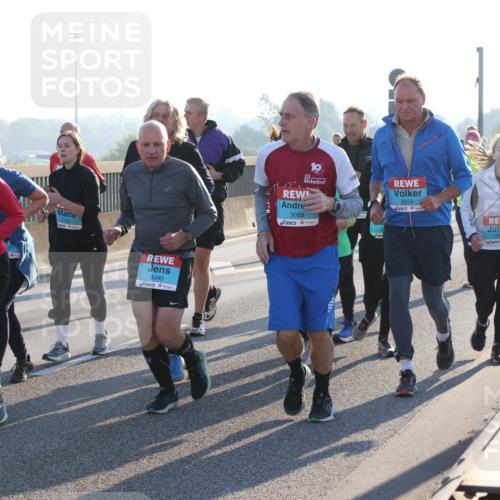 03.10.2025 - Köhlbrandbrückenlauf Lena Gebhardt http://msf.ph/oto/9044849 03.10.2025 09:27:26 Position 1 3543, 2162, 3090, 3088, 2659, 2356 meine-sportfotos.de