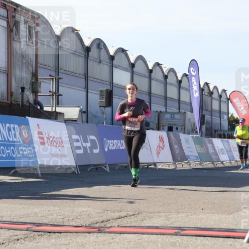03.10.2025 - Köhlbrandbrückenlauf Luisa Fischer http://msf.ph/oto/9044851 03.10.2025 13:42:55 Ziel 4778, 4944, 5086, 5418, 6468, 6469, 6548 meine-sportfotos.de