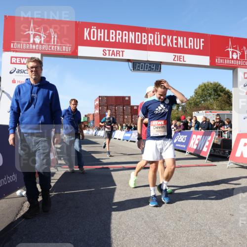 03.10.2025 - Köhlbrandbrückenlauf Lena Gebhardt http://msf.ph/oto/9044855 03.10.2025 13:00:42 Ziel 4016, 4018, 4228, 4299, 4622, 4763, 4850, 5011, 5664, 6042, 6373, 6525 meine-sportfotos.de