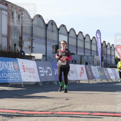 03.10.2025 - Köhlbrandbrückenlauf Luisa Fischer http://msf.ph/oto/9044857 03.10.2025 13:42:55 Ziel 4778, 4944, 5086, 5418, 6468, 6469, 6548 meine-sportfotos.de