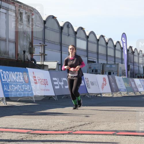 03.10.2025 - Köhlbrandbrückenlauf Luisa Fischer http://msf.ph/oto/9044859 03.10.2025 13:42:55 Ziel 4778, 4944, 5086, 5418, 6468, 6469, 6548 meine-sportfotos.de