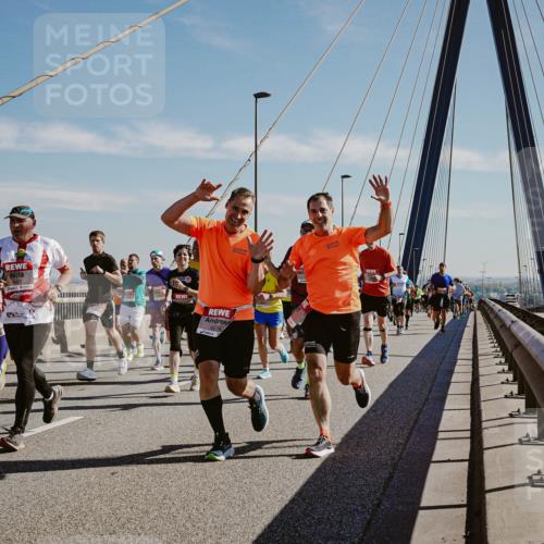 03.10.2025 - Köhlbrandbrückenlauf Michael Burmester http://msf.ph/oto/9044860 03.10.2025 12:26:54 Position 1 4352, 6274 meine-sportfotos.de
