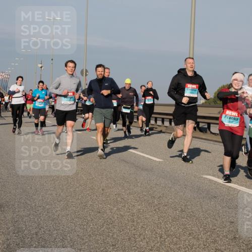 03.10.2025 - Köhlbrandbrückenlauf Fabian Wolf http://msf.ph/oto/9044863 03.10.2025 09:57:25 Position 3 1108, 3473, 3500, 3499 meine-sportfotos.de