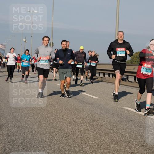 03.10.2025 - Köhlbrandbrückenlauf Fabian Wolf http://msf.ph/oto/9044868 03.10.2025 09:57:25 Position 3 1108, 3473, 3500, 3499 meine-sportfotos.de