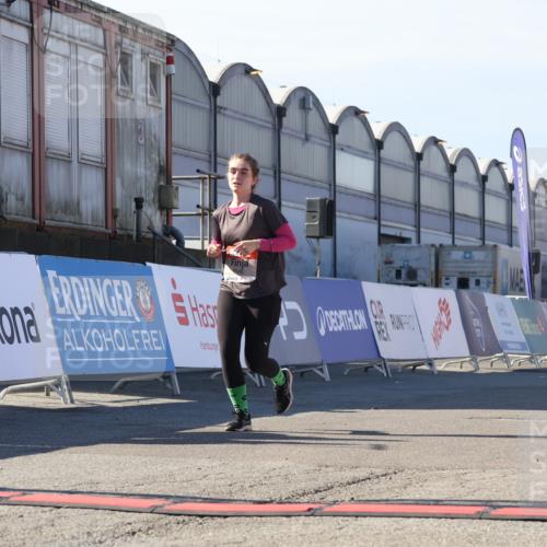 03.10.2025 - Köhlbrandbrückenlauf Luisa Fischer http://msf.ph/oto/9044872 03.10.2025 13:42:56 Ziel 4778, 4944, 5086, 6468, 6469, 6548 meine-sportfotos.de
