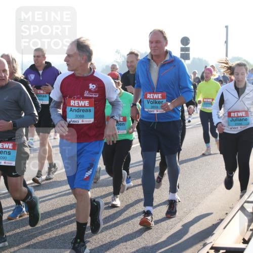 03.10.2025 - Köhlbrandbrückenlauf Lena Gebhardt http://msf.ph/oto/9044873 03.10.2025 09:27:27 Position 1 22, 3088, 40, 2659, 2162, 3090, 2356 meine-sportfotos.de