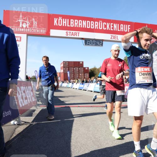 03.10.2025 - Köhlbrandbrückenlauf Lena Gebhardt http://msf.ph/oto/9044876 03.10.2025 13:00:43 Ziel 4016, 4018, 4228, 4299, 4763, 5011, 6042, 6373, 6525 meine-sportfotos.de