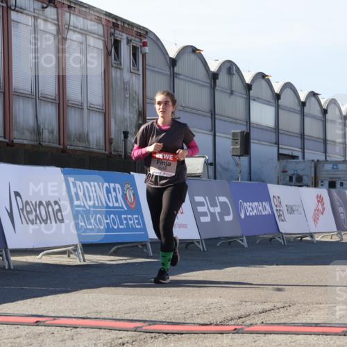 03.10.2025 - Köhlbrandbrückenlauf Luisa Fischer http://msf.ph/oto/9044877 03.10.2025 13:42:56 Ziel 4778, 4944, 5086, 6468, 6469, 6548 meine-sportfotos.de
