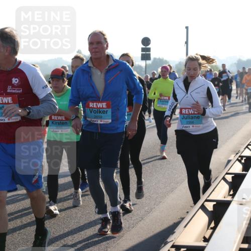 03.10.2025 - Köhlbrandbrückenlauf Lena Gebhardt http://msf.ph/oto/9044880 03.10.2025 09:27:27 Position 1 3430, 22, 3040, 2659, 2356 meine-sportfotos.de