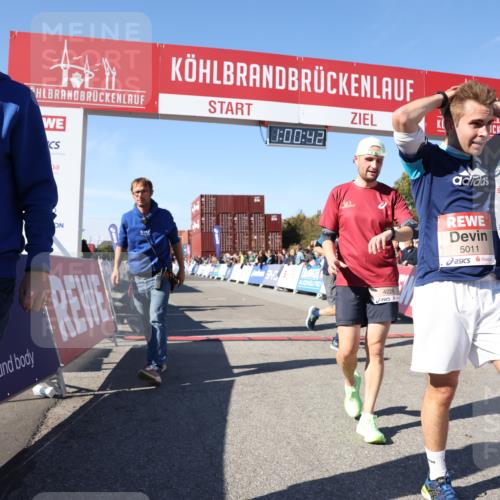03.10.2025 - Köhlbrandbrückenlauf Lena Gebhardt http://msf.ph/oto/9044881 03.10.2025 13:00:43 Ziel 4016, 4018, 4228, 4299, 4763, 5011, 6042, 6373, 6525 meine-sportfotos.de
