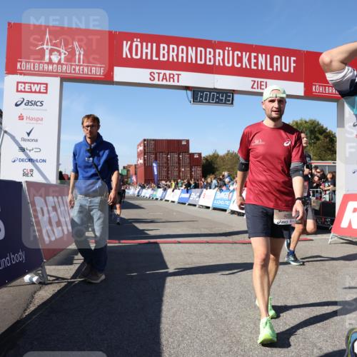 03.10.2025 - Köhlbrandbrückenlauf Lena Gebhardt http://msf.ph/oto/9044885 03.10.2025 13:00:43 Ziel 4016, 4018, 4228, 4299, 4763, 5011, 6042, 6373, 6525 meine-sportfotos.de