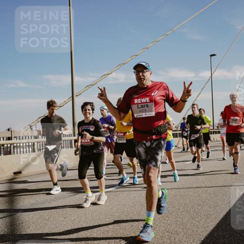03.10.2025 - Köhlbrandbrückenlauf Michael Burmester http://msf.ph/oto/9044887 03.10.2025 12:26:56 Position 1 4370 meine-sportfotos.de