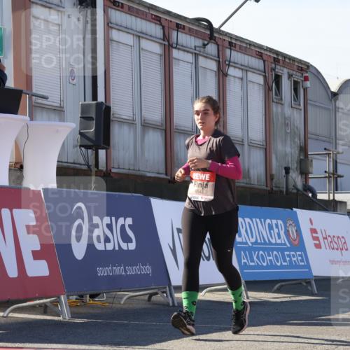 03.10.2025 - Köhlbrandbrückenlauf Luisa Fischer http://msf.ph/oto/9044889 03.10.2025 13:42:57 Ziel 4778, 4944, 5086, 6468, 6469, 6548 meine-sportfotos.de