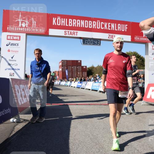 03.10.2025 - Köhlbrandbrückenlauf Lena Gebhardt http://msf.ph/oto/9044892 03.10.2025 13:00:43 Ziel 4016, 4018, 4228, 4299, 4763, 5011, 6042, 6373, 6525 meine-sportfotos.de