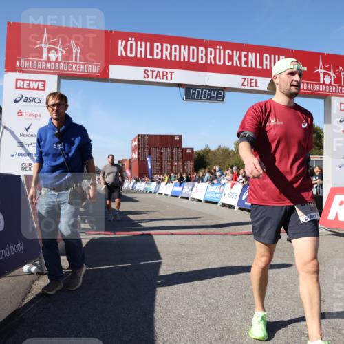 03.10.2025 - Köhlbrandbrückenlauf Lena Gebhardt http://msf.ph/oto/9044896 03.10.2025 13:00:44 Ziel 4016, 4018, 4228, 4299, 4763, 5011, 6042, 6373, 6525 meine-sportfotos.de