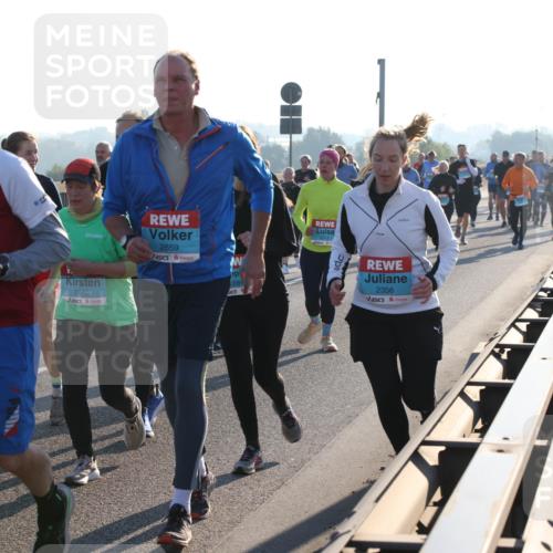 03.10.2025 - Köhlbrandbrückenlauf Lena Gebhardt http://msf.ph/oto/9044897 03.10.2025 09:27:27 Position 1 3430, 3040, 2659, 289, 2356 meine-sportfotos.de