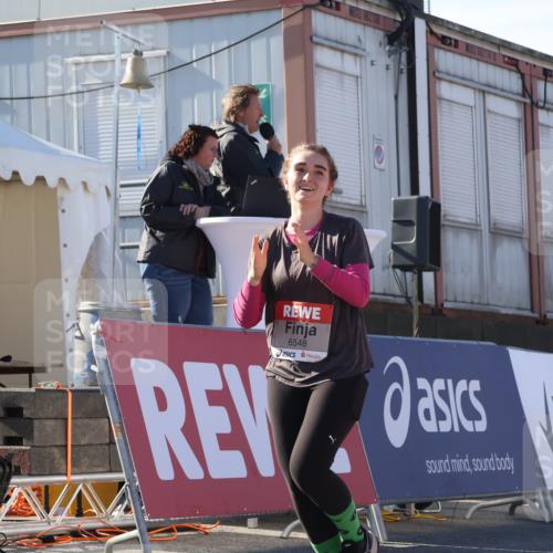 03.10.2025 - Köhlbrandbrückenlauf Luisa Fischer http://msf.ph/oto/9044899 03.10.2025 13:42:58 Ziel 4778, 6468, 6469, 6548 meine-sportfotos.de