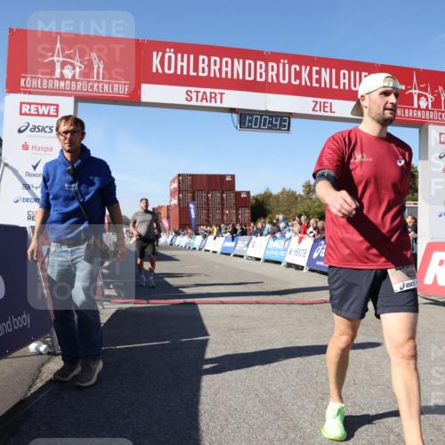 03.10.2025 - Köhlbrandbrückenlauf Lena Gebhardt http://msf.ph/oto/9044901 03.10.2025 13:00:44 Ziel 4016, 4018, 4228, 4299, 4763, 5011, 6042, 6373, 6525 meine-sportfotos.de