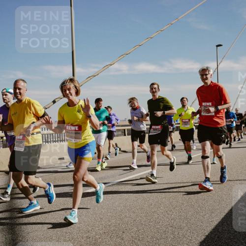 03.10.2025 - Köhlbrandbrückenlauf Michael Burmester http://msf.ph/oto/9044904 03.10.2025 12:26:57 Position 1 5674, 5673 meine-sportfotos.de