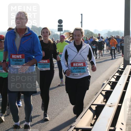 03.10.2025 - Köhlbrandbrückenlauf Lena Gebhardt http://msf.ph/oto/9044906 03.10.2025 09:27:28 Position 1 30, 2659, 2289, 2356 meine-sportfotos.de
