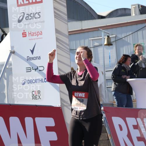 03.10.2025 - Köhlbrandbrückenlauf Luisa Fischer http://msf.ph/oto/9044907 03.10.2025 13:42:59 Ziel 4778, 6468, 6469, 6548 meine-sportfotos.de
