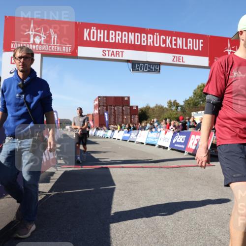 03.10.2025 - Köhlbrandbrückenlauf Lena Gebhardt http://msf.ph/oto/9044913 03.10.2025 13:00:44 Ziel 4016, 4018, 4228, 4299, 4763, 5011, 6042, 6373, 6525 meine-sportfotos.de