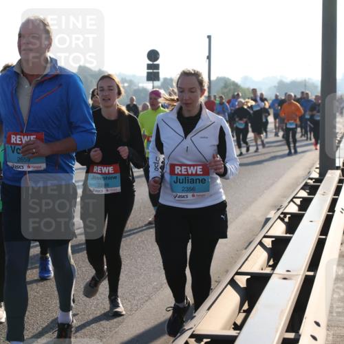 03.10.2025 - Köhlbrandbrückenlauf Lena Gebhardt http://msf.ph/oto/9044914 03.10.2025 09:27:28 Position 1 3040, 2659, 2289, 2356 meine-sportfotos.de