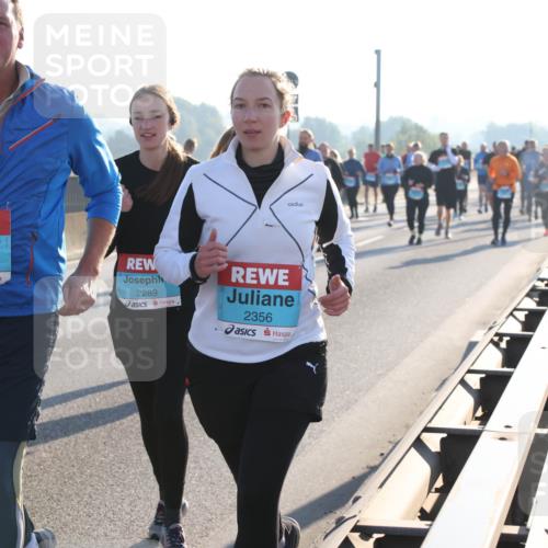 03.10.2025 - Köhlbrandbrückenlauf Lena Gebhardt http://msf.ph/oto/9044922 03.10.2025 09:27:28 Position 1 3, 659, 2289, 2356 meine-sportfotos.de