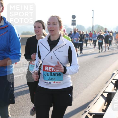 03.10.2025 - Köhlbrandbrückenlauf Lena Gebhardt http://msf.ph/oto/9044925 03.10.2025 09:27:28 Position 1 2, 2356 meine-sportfotos.de