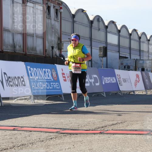 03.10.2025 - Köhlbrandbrückenlauf Luisa Fischer http://msf.ph/oto/9044927 03.10.2025 13:43:04 Ziel 4778, 6463, 6548 meine-sportfotos.de