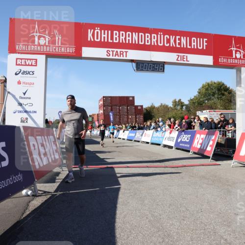 03.10.2025 - Köhlbrandbrückenlauf Lena Gebhardt http://msf.ph/oto/9044929 03.10.2025 13:00:46 Ziel 4016, 4018, 4228, 4763, 5011, 6042, 6464, 6525 meine-sportfotos.de